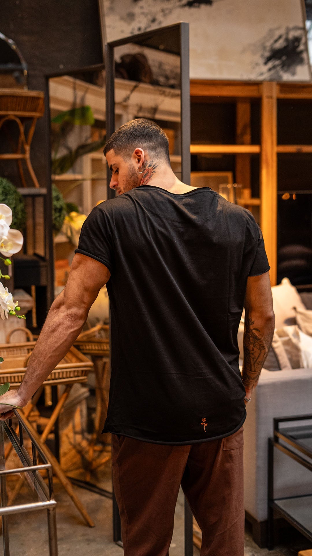 Camiseta Ibiza cuello amplio || Black Center