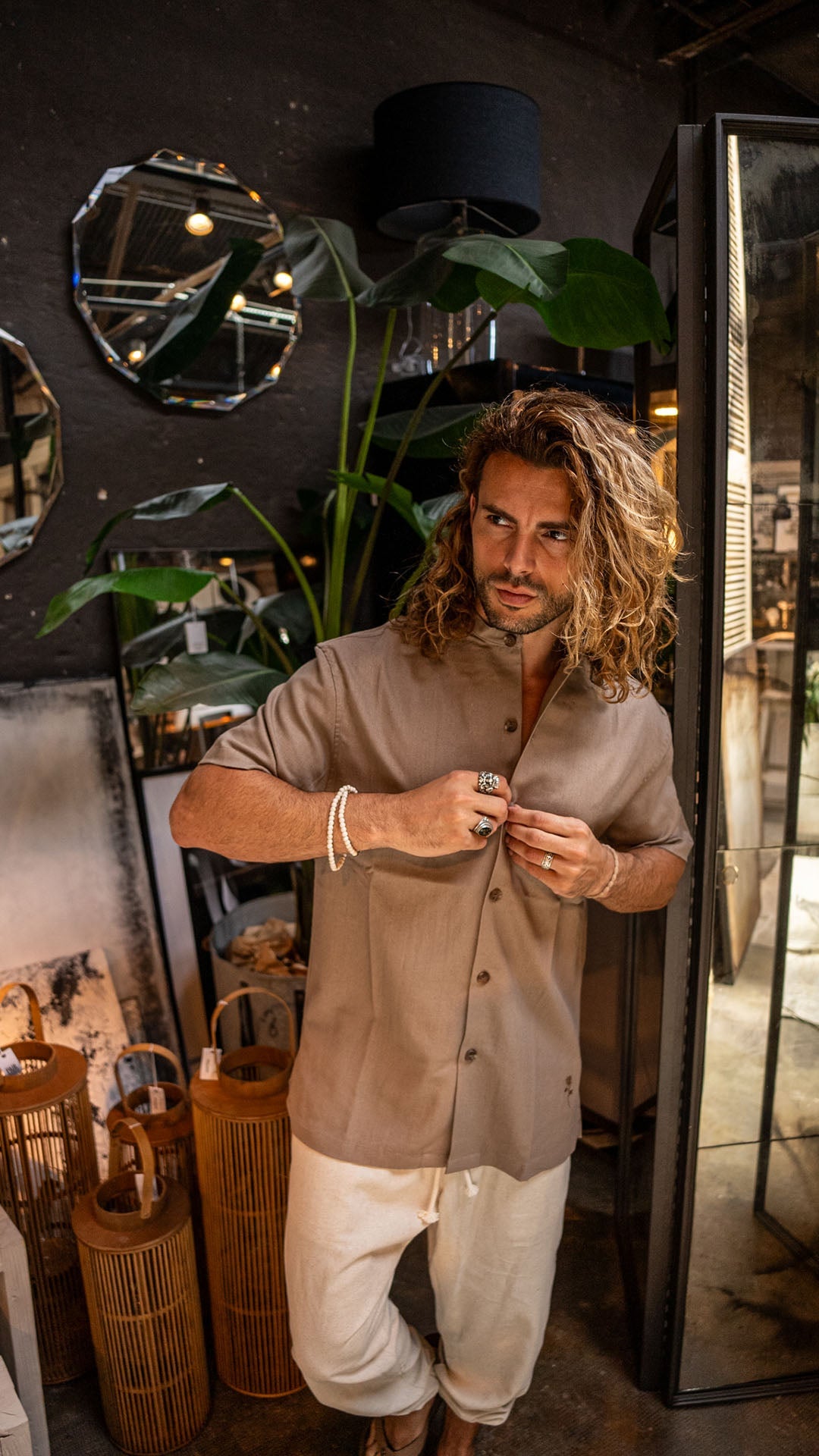 Camisa Cuello Mao · Tostada