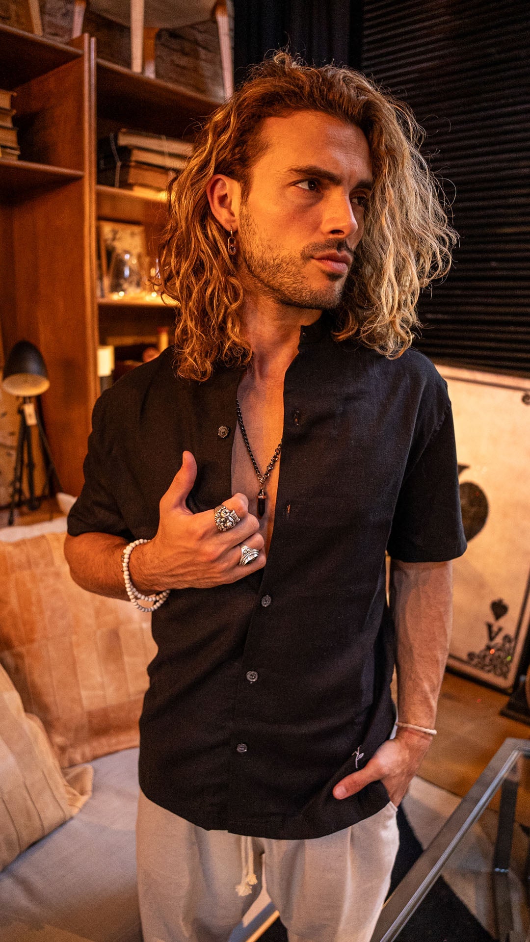 Camisa Cuello Mao · Black Raven